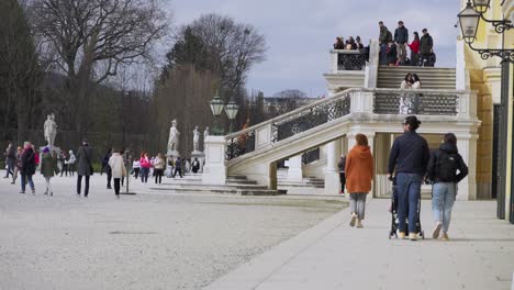 Explorando-Los-Majestuosos-Jardines-De-Schönbrunn