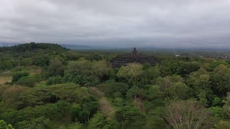 Vista-Aérea-Del-Templo-De-Borobudur,-Java-Central,-Indonesia