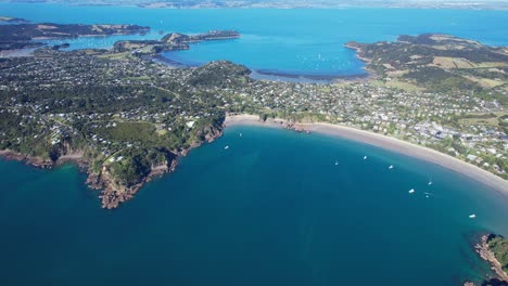 Vista-Panorámica-De-La-Isla-Waiheke-En-Auckland,-Nueva-Zelanda---Disparo-De-Drone