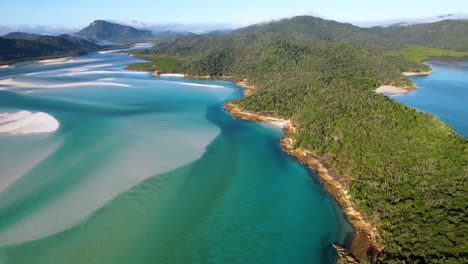 4K-Drohnenvideo-Mit-Schwenk-Nach-Oben,-Um-Die-Wunderschöne-Natur-Rund-Um-Whitehaven-Beach-Auf-Whitsundays-Island-In-Den-Whitsundays-Zu-Zeigen