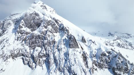 Aerial-Shot-Of-Magnificent-Fronalpstock-Glarus-Snowy-Mountains,-Switzerland