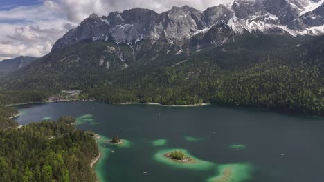 Panaroma-drone-view-Eibsee--Grainau-Deutschland--Blue-cloudy-skies-over-the-mountain