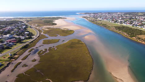 Antena-Sobre-El-Pintoresco-Río-Estuario-Goukou-En-El-Destino-De-Vacaciones-De-Still-Bay