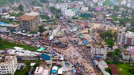 Crowded-Scene-Of-Road-Traffic-With-Rupatoli-Bus-Stand-In-Barisal-City,-Bangladesh