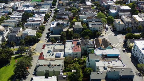 Aerial-view-tracking-traffic-in-the-neighborhoods-of-San-Francisco,-sunny-USA