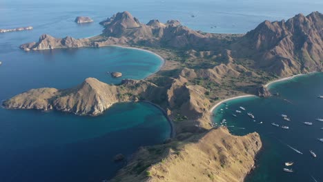 Vista-Aérea-De-La-Isla-De-Padar,-El-Parque-Nacional-De-Komodo,-Indonesia