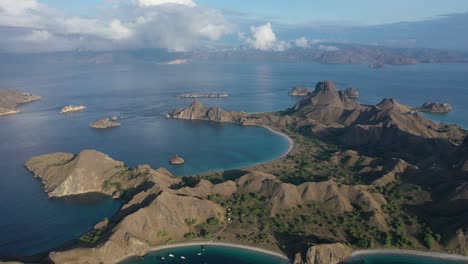 Luftaufnahme-Der-Insel-Padar,-Nationalpark-Komodo,-Indonesien