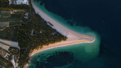 Sonnenuntergang-Am-Kroatischen-Strand-Des-Goldenen-Horns