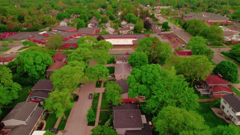 Aerial-view-of-a-residential-neighborhood-in-Arlington-Heights,-Illinois-with-tree-lined-streets-and-adjacent-school-buildings