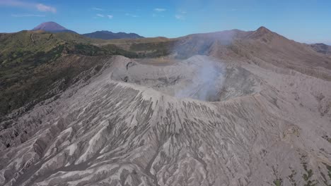 Vista-Aérea-Del-Cráter-Del-Monte-Bromo,-Java,-Indonesia