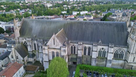 Cathedral-of-Saint-Pierre-or-Saint-Peter-in-Poitiers,-France