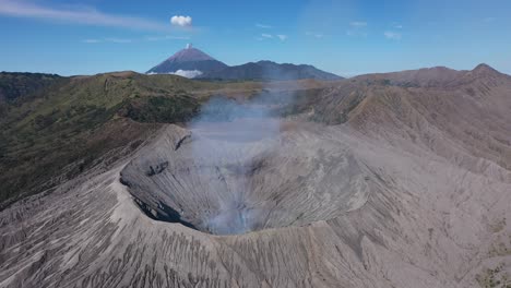 Vista-Aérea-Del-Cráter-Del-Monte-Bromo,-Java,-Indonesia