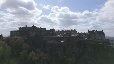 Parallax-drone-view-of-the-Edinburgh-castle-on-a-sunny-day-in-Scotland