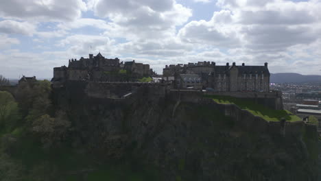 Wide-aerial-view-of-Edinburgh-castle-in-Scotland-on-top-of-a-hill-on-a-sunny-day