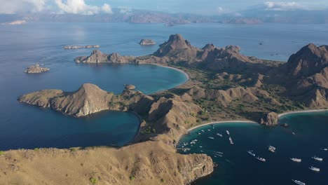 Vista-Aérea-De-La-Isla-De-Padar,-El-Parque-Nacional-De-Komodo,-Indonesia