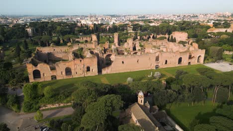 Terme-Di-Caracalla,-Antike-Römische-Bäder---Filmische-Drohnenaufnahme