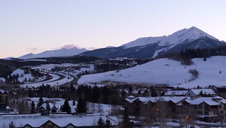 Winter-season-in-Colorado,-buildings-and-traffic-on-highway