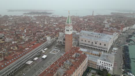 Überblick-über-Die-Innenstadt-Von-Venedig-An-Einem-Nebligen-Tag