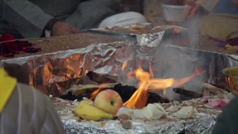 Feuerstelle-Beim-Ganesh-Fest-Ritual