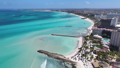 Palm-Beach-En-Oranjestad-En-El-Caribe,-Holanda,-Aruba