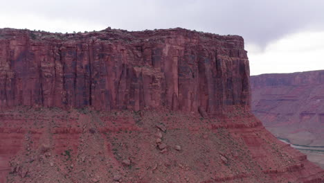 Vista-Panorámica-De-La-Montaña-De-Arenisca-Roja-En-Butte,-Utah,-EE.UU.