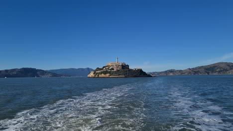 Sailing-Away-From-Alcatraz-Prison-Island-on-Sunny-Day,-San-Francisco-Bay,-California-USA