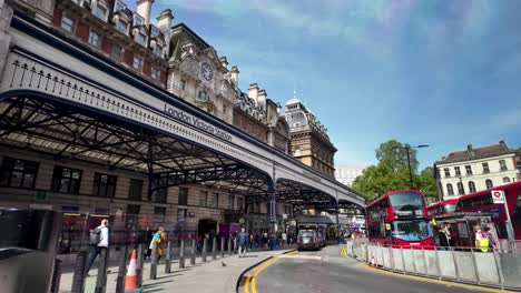 Entrance-to-London-Victoria-Station---Renowned-Transportation-Hub-in-the-City-Center-On-Sunny-Morning