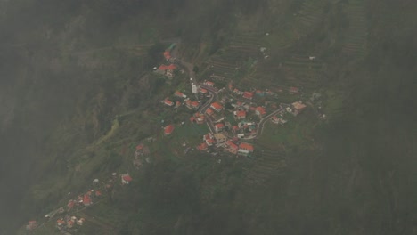 Corral-Das-Frenas-En-Un-Valle-Verde-Escondido-En-Madeira