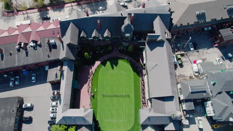 Top-down-shot-of-the-Tennis-Hall-of-Fame-in-Newport,-Rhode-Island