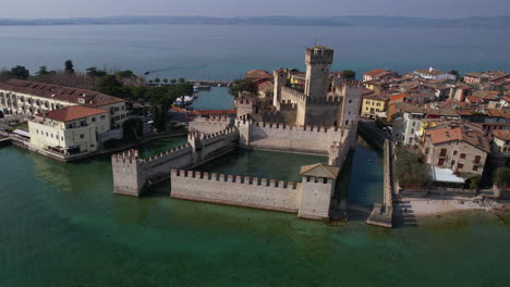 Aerial-View-of-Scaligero-Castle-on-Lake-Garda-in-Sirmione,-Lombardy-Italy