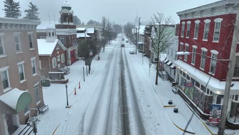 Calle-De-La-Ciudad-Americana-Durante-La-Tormenta-De-Nieve