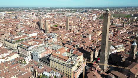 Helle,-Sonnige-Luftaufnahme-Von-Bologna,-Italien