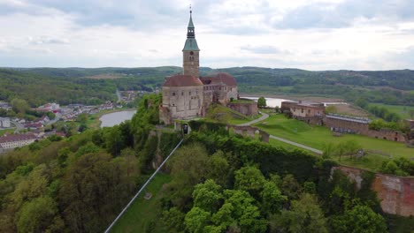 Luftaufnahme-Der-Spitze-Der-Burg-Güssing