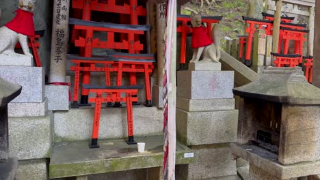 Orangefarbener-Bogenschrein-In-Fushimi-Inari-Taisha-Kyoto,-Japan