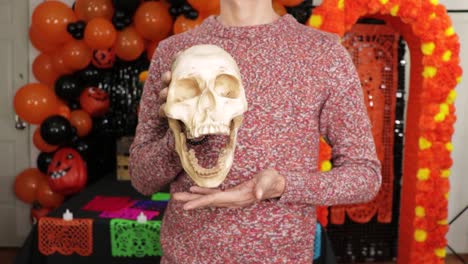 Holding-Realistic-Skull-Decoration-For-Mexican-Día-De-Muertos-Altar