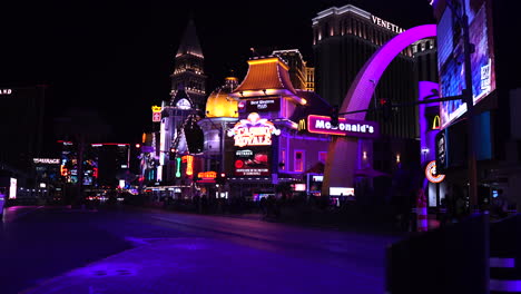 Shiny-Las-Vegas-Strip-at-Night,-Flashy-Light-Colors-and-Traffic,-Static-Shot