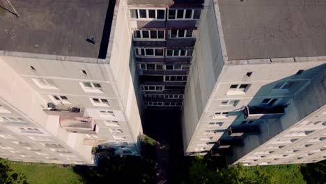Draufsicht-Und-Abstieg-Auf-Kommunistische-Sowjetische-Architektur-Getto-Gebäude