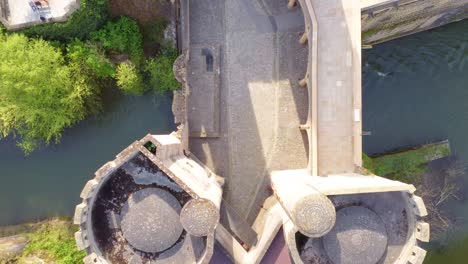 Porte-des-Allemands-medieval-bridge-castle-and-city-gate-over-the-river-Seille-in-Metz,-France