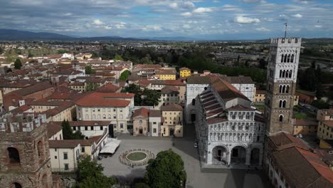 Lucca-Italy-aerial-view-of-turrets-on-towers