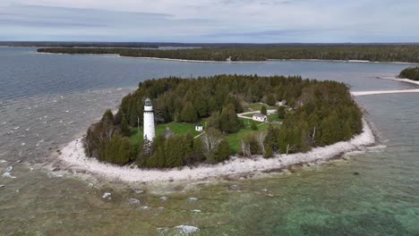 The-Cana-Island-lighthouse-is-a-lighthouse-located-on-Lake-Michigan-just-north-of-Baileys-Harbor-in-Door-County,-Wisconsin