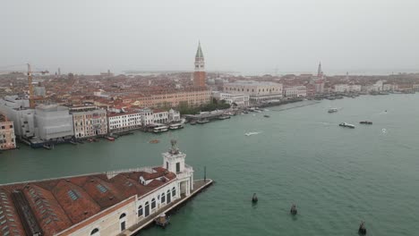 reverse-flight-of-Venice-Italy-shows-boats-busy-on-the-water-on-a-foggy-day