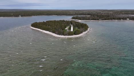 The-Cana-Island-lighthouse-is-a-lighthouse-located-on-Lake-Michigan-just-north-of-Baileys-Harbor-in-Door-County,-Wisconsin