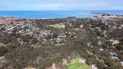 Antena-De-Drone-Con-Una-Panorámica-Lenta-Sobre-Victor-Harbour-En-Australia-Del-Sur