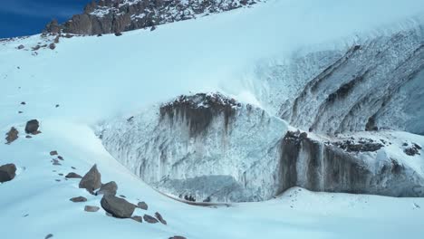 Pure-white-snow-covered-terrain,-rock-formations,-mountainous-region