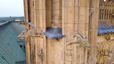 Scary-gargoyles-on-the-Mutte-tower-of-Cathedral-of-Saint-Stephen,-Metz