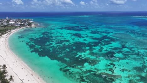 Spratt-Bight-Beach-At-San-Andres-In-Providencia-Y-Santa-Catalina-Colombia