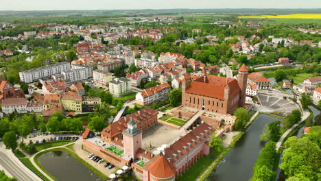 Malerische-Stadt-Lizdbark-Warminski-Mit-Alter-Altstadt-Und-Burg