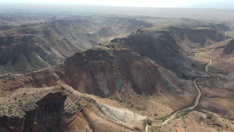 Drohnenaufnahmen-Hoch-über-Den-Bergrücken-Der-Charles-Knife-Gorge