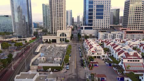 Complejo-De-Condominios-Park-Row-En-El-Centro-De-San-Diego,-Vista-Aérea-De-Drones