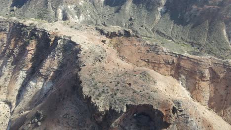 Drohnen-Luftaufnahme-Von-Links-über-Die-Bergrücken-Der-Charles-Knife-Gorge